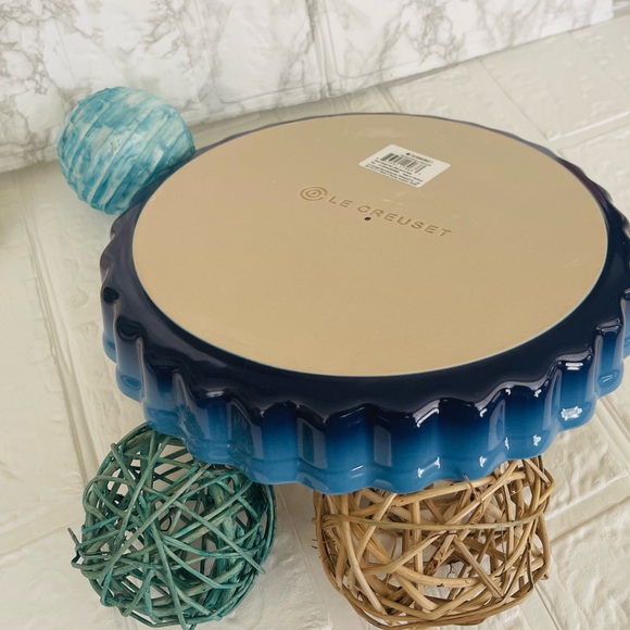 Le Creuset Stoneware Fluted Flan Dish Azure Blue Pie Plate 24cm - Picture 3 of 5